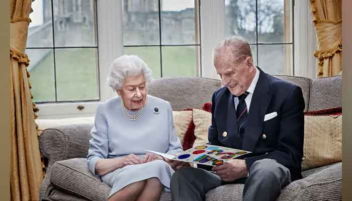 Queen Elizabeth looses her all three closest confidants: They're dead