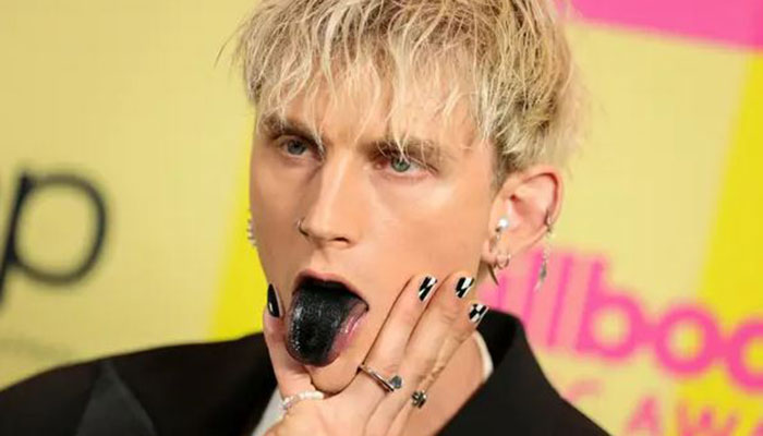 Machine Gun Kelly paints tongue black for 2021 BBMAs 