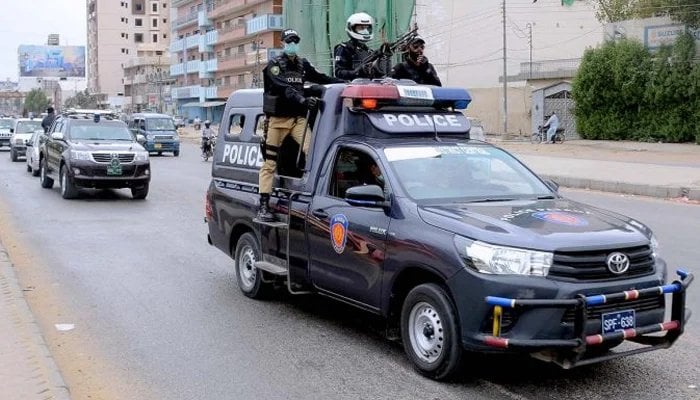 Karachi police thrash journalists covering Sindh's lockdown restrictions