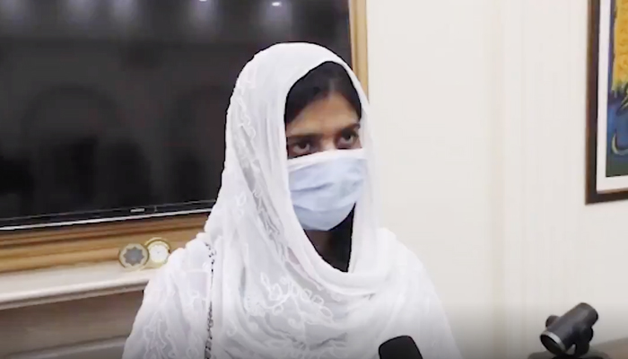 Punjab police help Lahore woman recover rent money