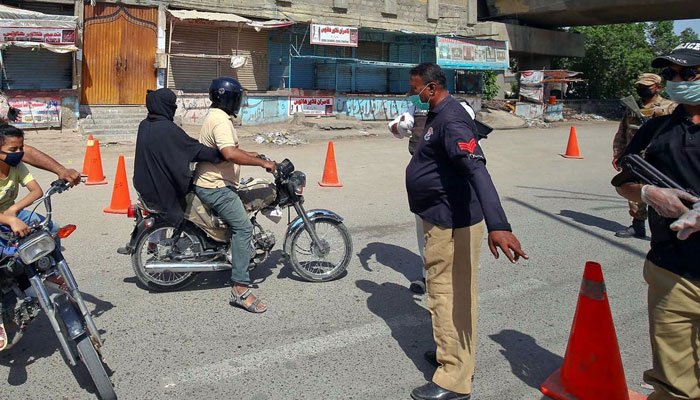 Karachi: Authorities take action against violation of coronavirus protocols 