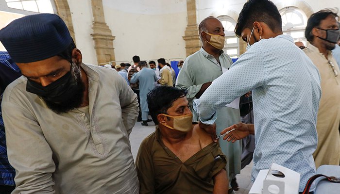 Pakistan starts coronavirus vaccination for citizens over 18