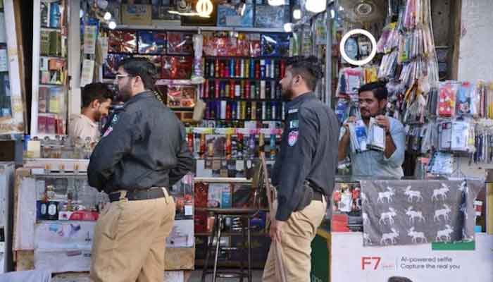 Karachi traders to keep shops open till 8pm in protest against govt's 'unilateral' moves