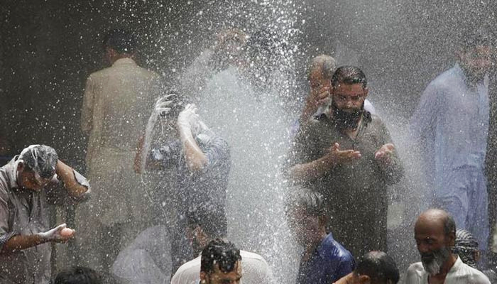 Karachi weather to remain warm, humid on Saturday