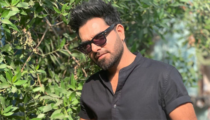 Yasir Hussain calls for unity in showbiz industry