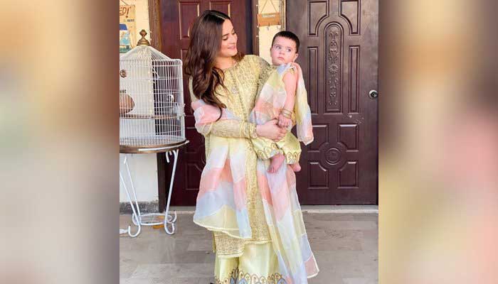 Aiman Khan exudes mother-daughter goals with Amal Muneeb in latest snaps 