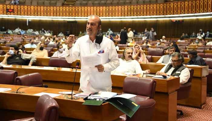 In record day for Pakistan's parliament, which 21 govt bills were passed?