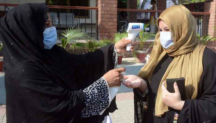 Pakistan continues to report coronavirus positivity ratio below 4%