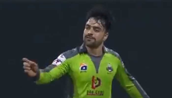 Watch: Rashid Khan runs circles around Zalmi batsmen