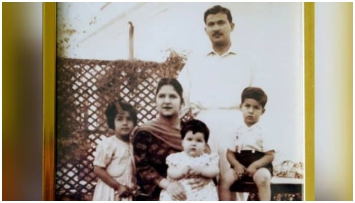 PM Imran Khan shares memorable childhood photo with family on Instagram