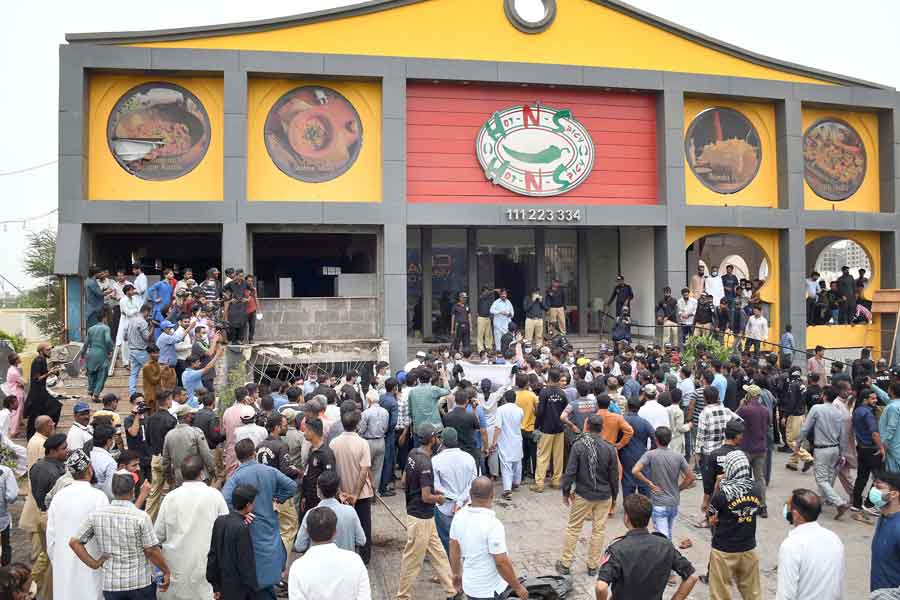 Shopkeepers gather outside the Hot n Spicy restaurant, amid the anti-encroachment operation at Aladdin Park, Gulshan-e-Iqbal, Karachi, on June 15, 2021. — Online photo by Sabir Mazhar