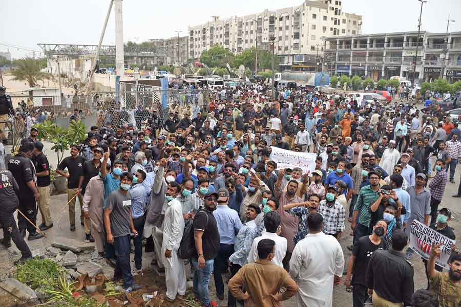 Shopkeepers hold a demonstration against the anti-encroachment operation at Rashid Minhas Road, Gulshan-e-Iqbal, Karachi, on June 15, 2021. — Online photo by Sabir Mazhar