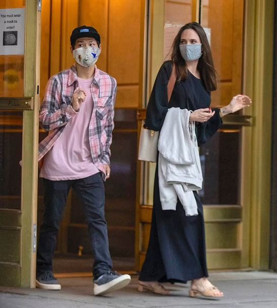 Angelina Jolie spotted at ex-husband Jonny Lee Miller’s apartment