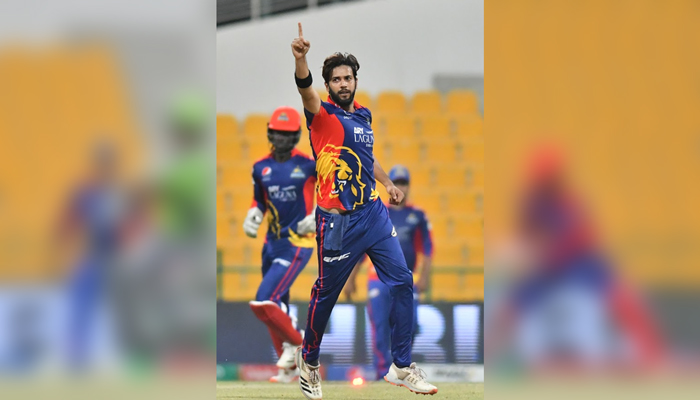 Karachi Kings captain Imad Wasim celebrates after dismissing a Lahore Qalandars batsman  at the Sheikh Zayed Stadium in Abu Dhabi. Photo: PSL
