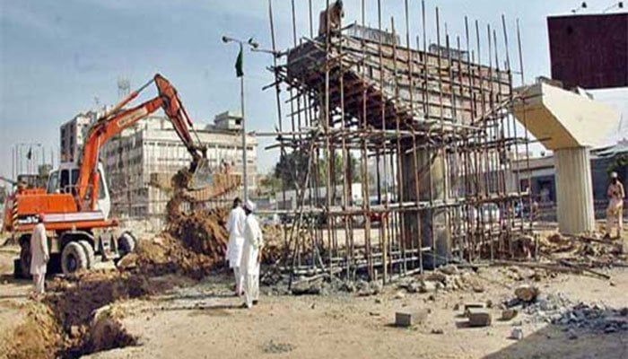 Picture of a huge crain taking part in a construction activity. Photo: File