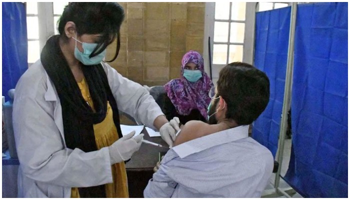 Image showing a healthcare worker injecting the coronavirus vaccine into a persons arm. Photo: File.