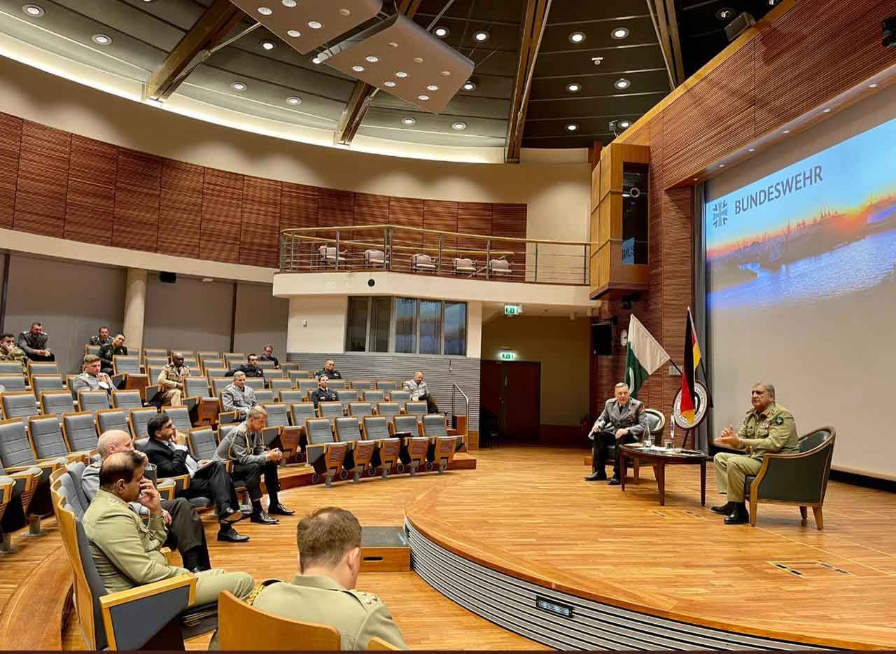 Chief of Army Staff Gen Qamar Javed Bajwa (R) delivering an address at the Command & Staff College, in Germany, on June 24, 2021. — ISPR