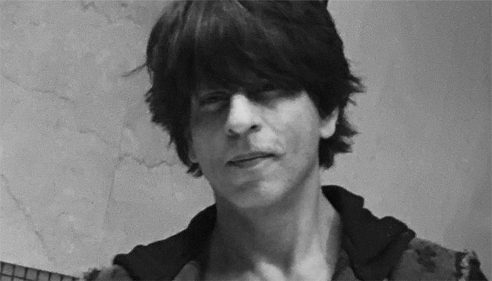 Shah Rukh Khan sports a bald head in Jawan prevue, check out his iconic  hairstyles over the years | Fashion News - The Indian Express