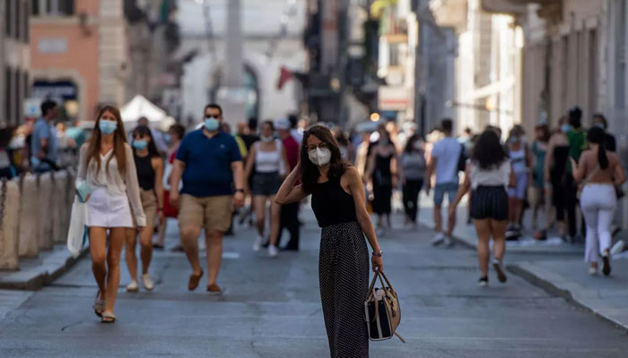 Mask-free and ´low risk´, Italy welcomes milestone
