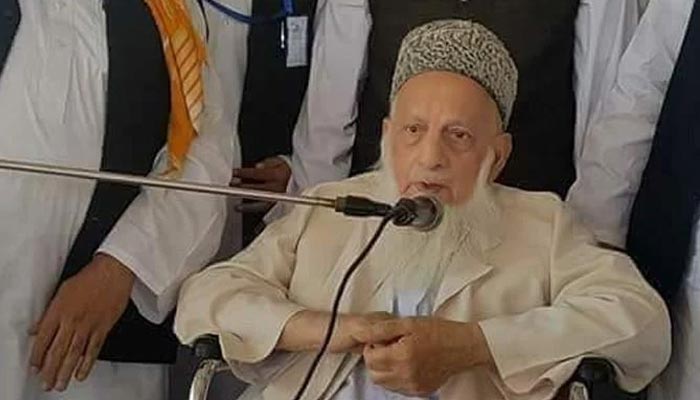 President Wifaq Ul Madaris and prominent scholar Maulana Abdur Razzaq Iskander. — Geo Urdu