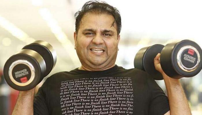 Fawad Chaudhry knows how to box and Twitter is loving it