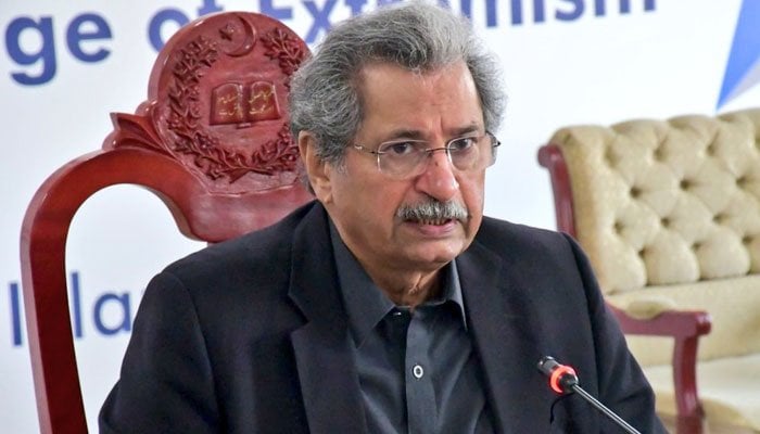 Federal Education Minister Shafqat Mehmood addresses a press conference. Photo: File