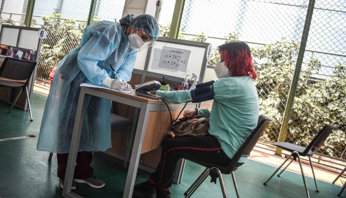 A volunteer gets checked before receiving a COVID-19 vaccine produced by Chinas Sinopharm during its trial at the Clinical Studies Center of Cayetano Heredia University in Lima on December 9, 2020. Photo: AFP