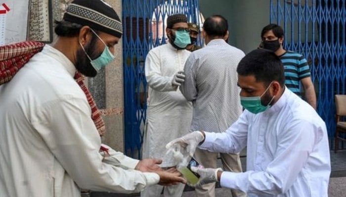 Pakistans coronavirus positivity rate nears 3%, active cases go over 33,000