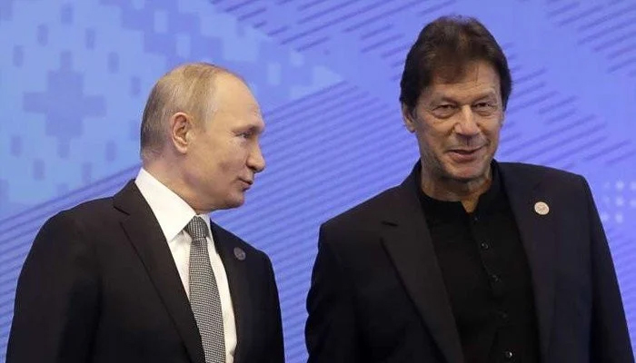 Russian President Vladimir Putin (left) and Prime Minister Imran Khan
