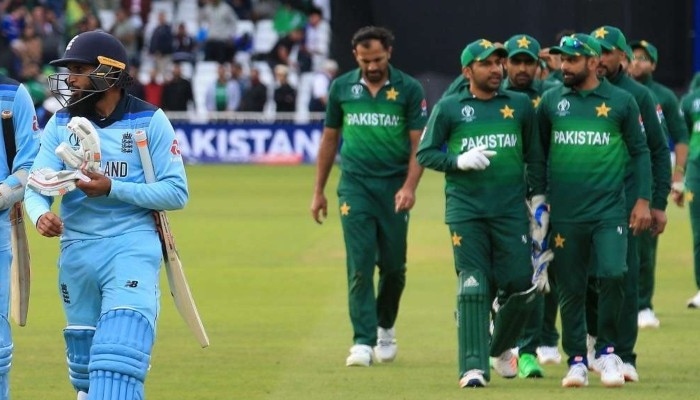Pakistan, England cricket team members walk off the pitch after the match ends. Photo: AFP