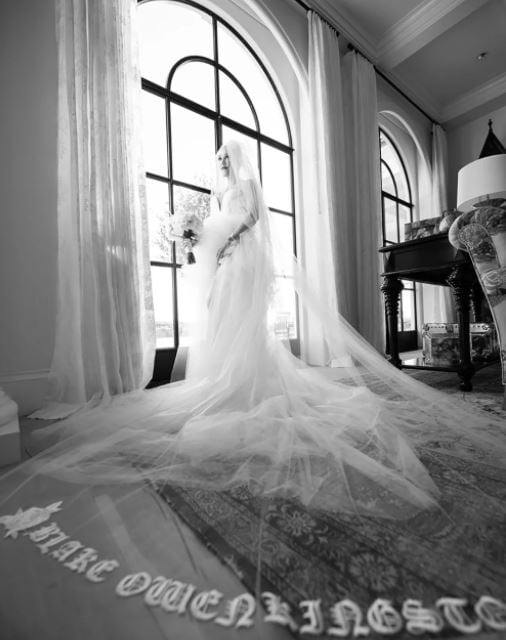 Gwen Stefanis wedding veil had secret message for Blake Shelton and her sons