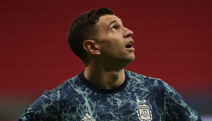 Soccer Football - Copa America 2021 - Semi Final - Argentina v Colombia - Estadio Mane Garrincha, Brasilia, Brazil - July 6, 2021 Argentinas Emiliano Martinez during the warm up. Photo: Reuters