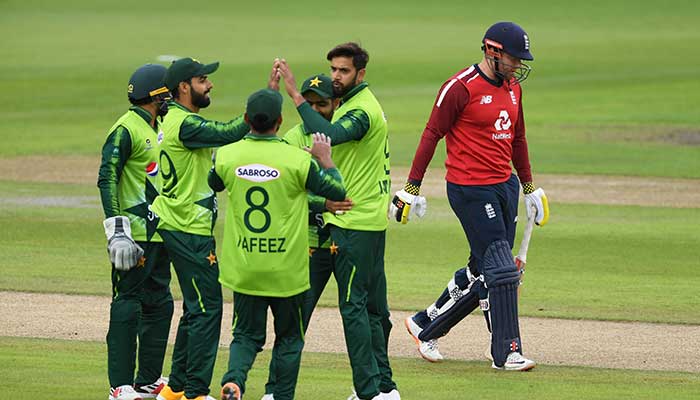 Pakistan players celebrate after dismissing an English batsman. Photo: Files/PCB