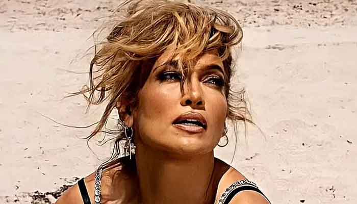 Jennifer Lopez flaunts her true beauty in skimpy outfit amid romance with Ben Affleck