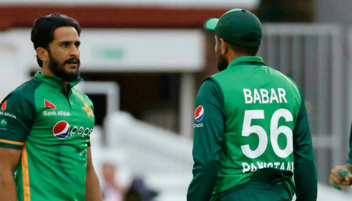 Hassan Ali speaks to Babar Azam. Photo: File