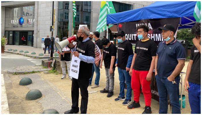 Protesters seen standing in front of the EU External Action Service (EEAS) in Brussels, Belgium. Photo provided by the author.