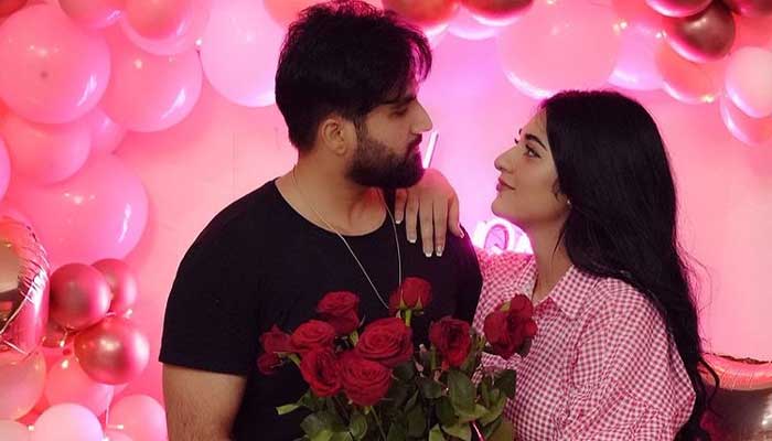 Sarah Khan shares a glimpse of her 29th birthday celebrations