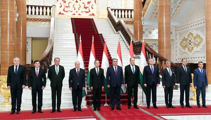Group photo of heads of delegations from SCO member states with President of Tajikistan Emomali Rahmon, in Dushanbe, Tajikistan, July 14, 2021. — PID