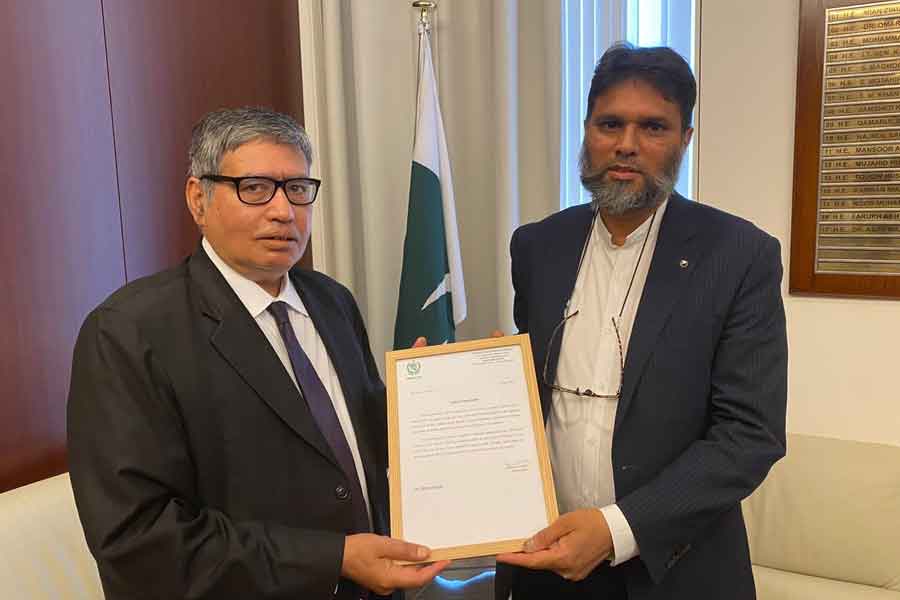 Ambassador Imtiaz Ahmad awarding Haroon Qureshi with the letter of appreciation. — Photo courtesy Facebook/Pakistan Embassy in Japan