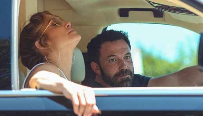Jennifer Lopez and Ben Afflecks romance continues to heat up