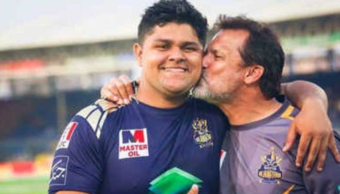 Azam Khan (L) with his father and former Pakistan cricketer Moin Khan (R).