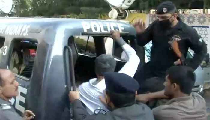 Sindh police can be seen arresting a man in this 2017 file photo. — Geo News