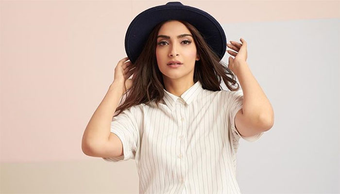 Sonam Kapoor wins hearts with stunning photos of her journey from London to Mumbai