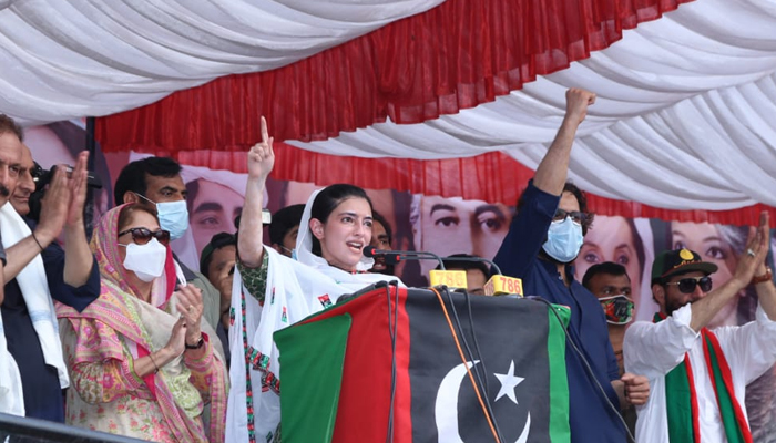 Aseefa Bhutto Zardari addressing an election rally in AJKs Muzaffarabad, on July 17, 2021. — Twitter/MediaCellPPP