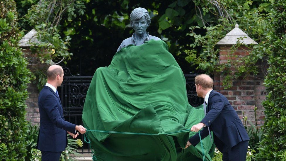 Prince Harry dubbed an ‘unappealing clown’ by experts: report