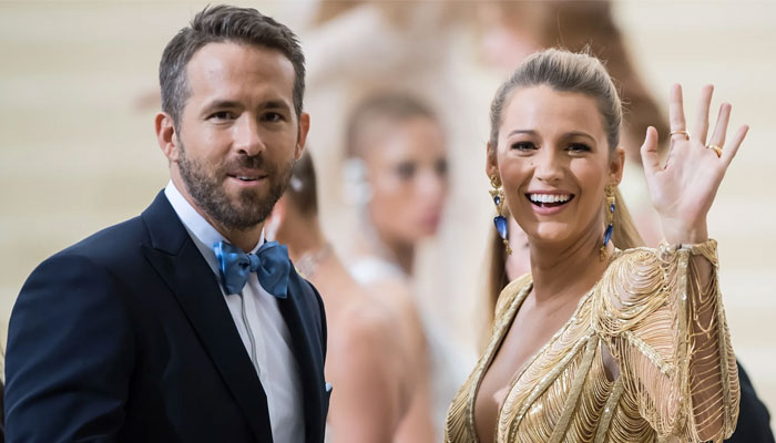 Ryan Reynolds spilled the beans about how pleaded with Blake Lively to go out with him