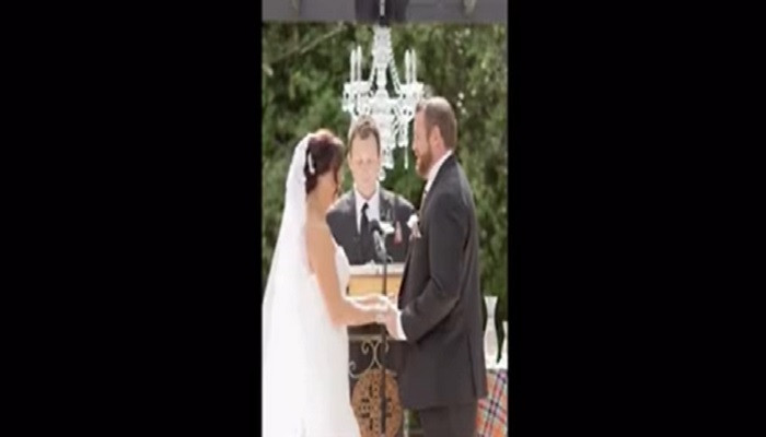 Photo of The groom accidentally slapped the bride while taking the oath