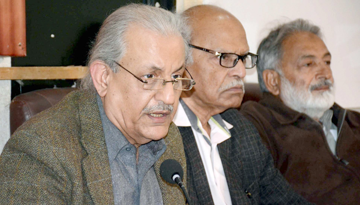 PPP Senator and former Senate Chairman, Mian Raza Rabbani addressing a press conference at Karachi press club, on Saturday, January 23, 2021. — PPI/File