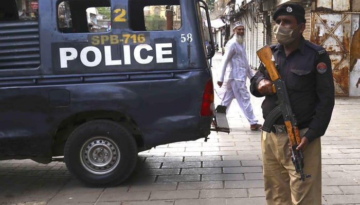 A police officer stationed at an area where a lockdown has been imposed in Karachi, on May 28, 2021. — INP/File