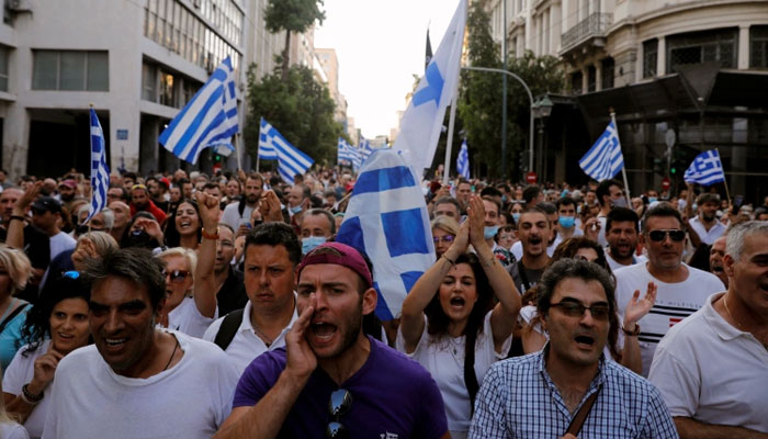 Italians throngs to protest Covid restrictions against unvaccinated